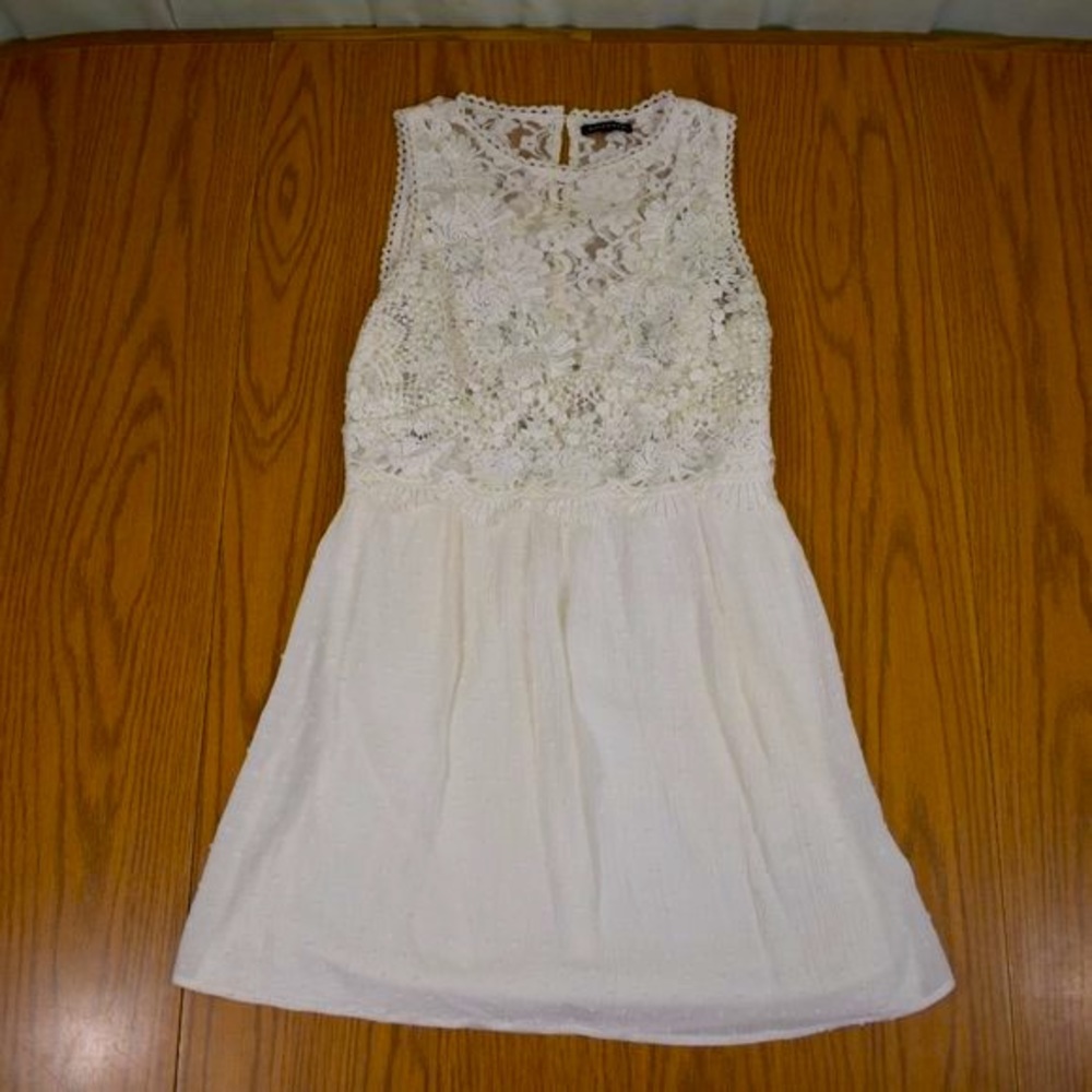 Staccato Floral Lace Off White Dress Size M